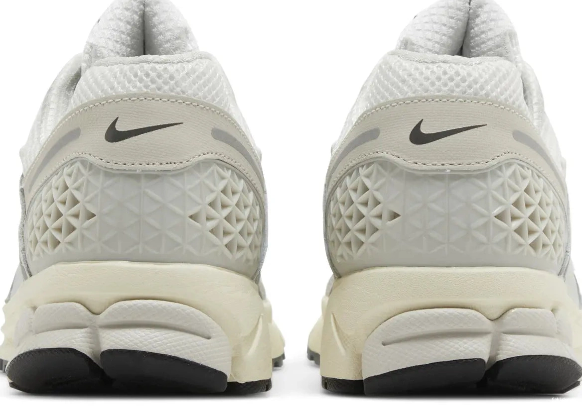 Vomero Nike 5 Platinum Tint Zoom 0611